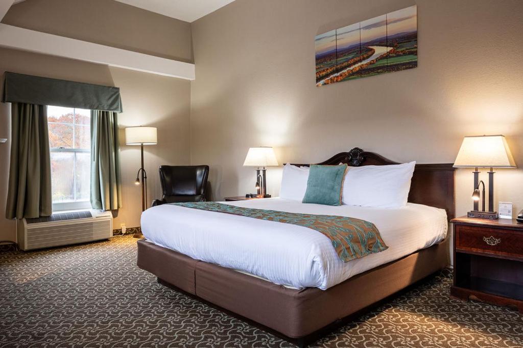 D. Hotel Suites & Spa Holyoke Buitenkant foto