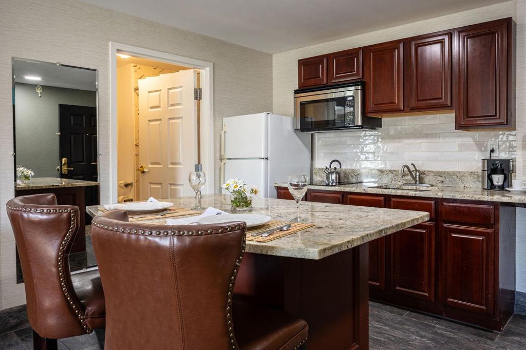 D. Hotel Suites & Spa Holyoke Buitenkant foto