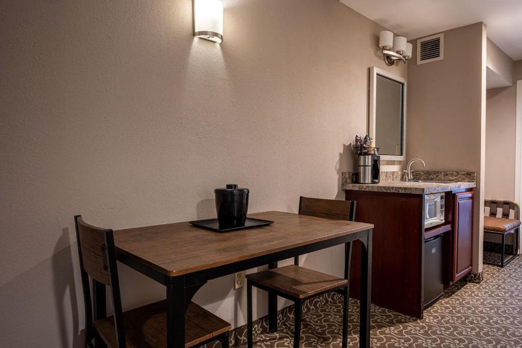 D. Hotel Suites & Spa Holyoke Buitenkant foto